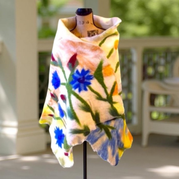 Wool Shawl-Floral Wool Wrap, Handcrafted  wool cape One Of A Kind OOAK - Picture 12 of 13